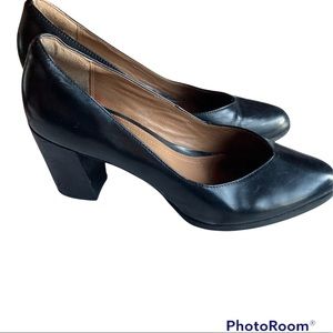 Clarks black leather dressy heels for ladies size 10 M